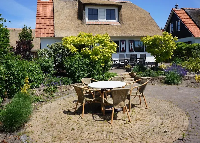 Buitenplaats 5-P 홀리데이파크 *