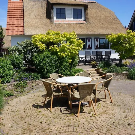 Bungalowpark “de Buitenplaats” Villa *